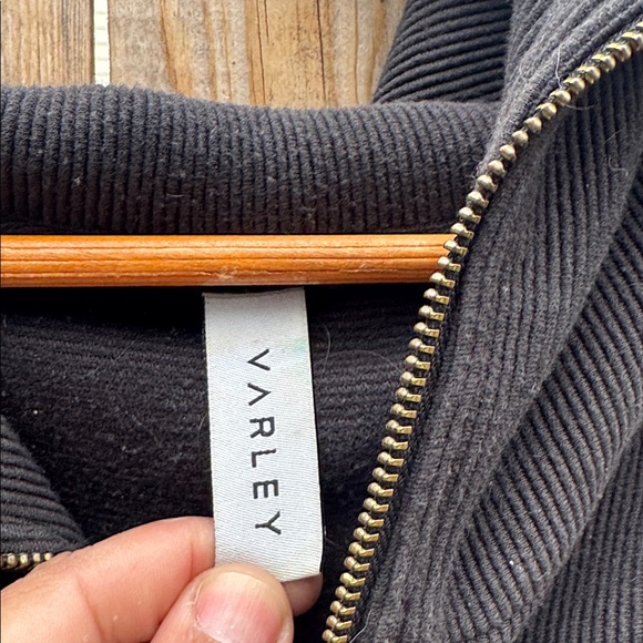Varley Charcoal Zip-Up pullover - Picture 4 of 6